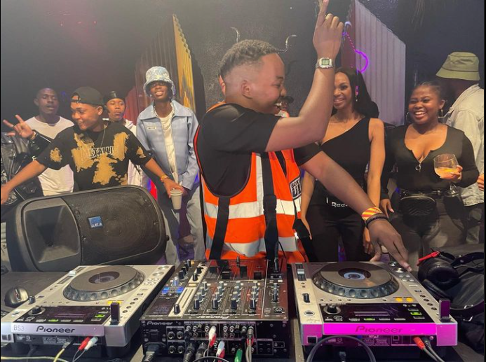 Screenshot 2022-12-29 at 01.02.23